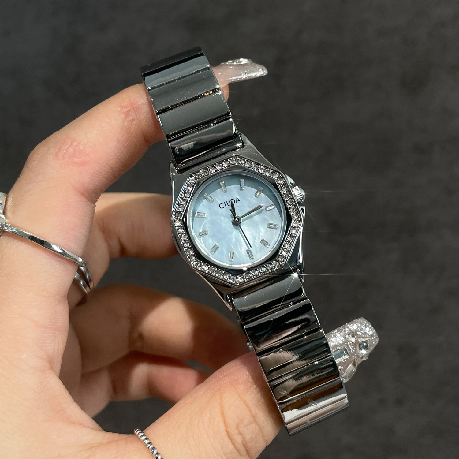 CILOA round blue watch female  - Luxury Watch Values 리뷰 및 가격