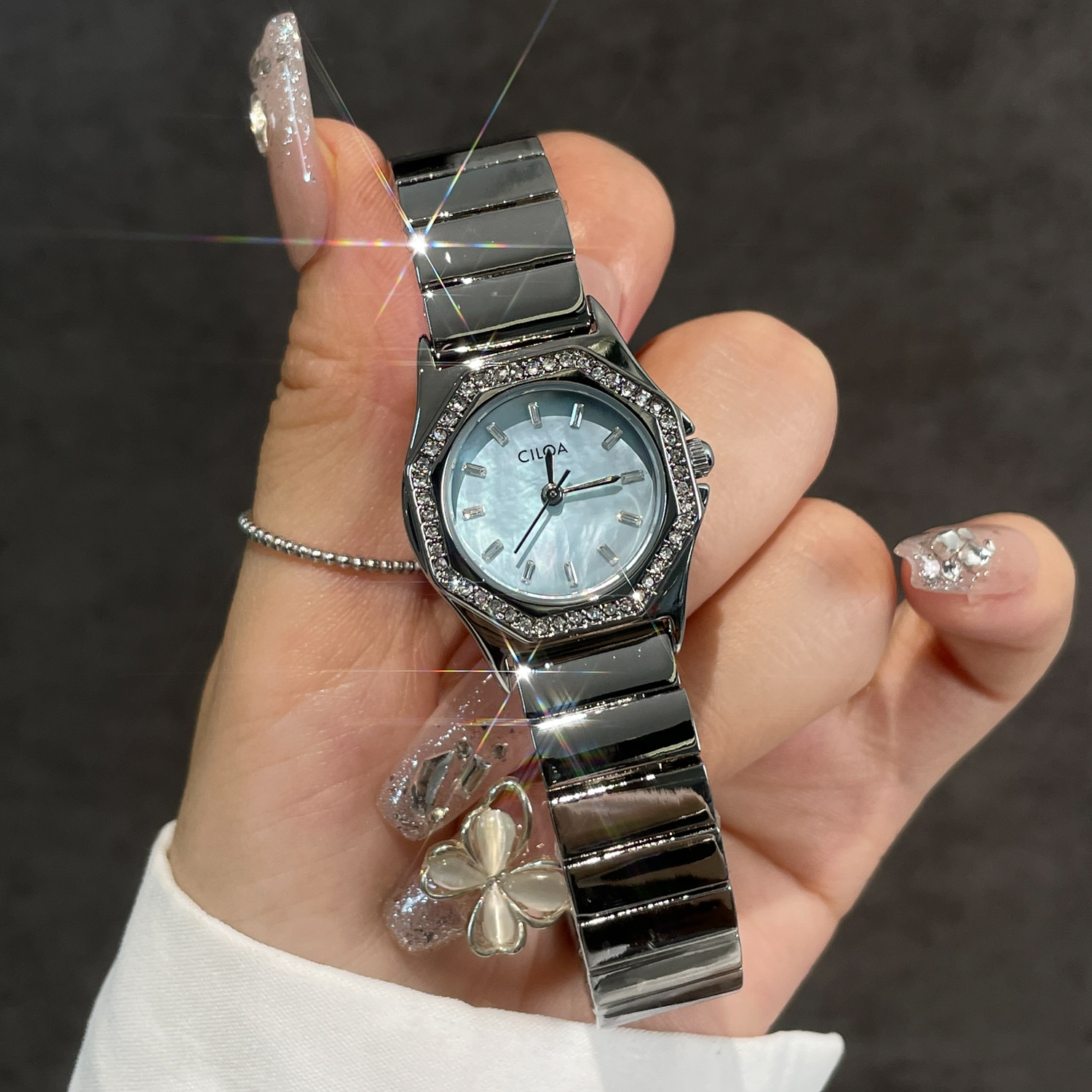 CILOA round blue watch female  - Luxury Watch Values 리뷰 및 가격