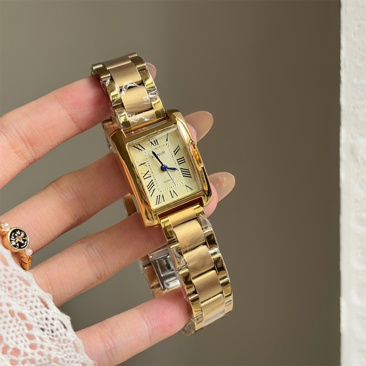 Hollow slender steel strap wat - Luxury Watch Values 리뷰 및 가격