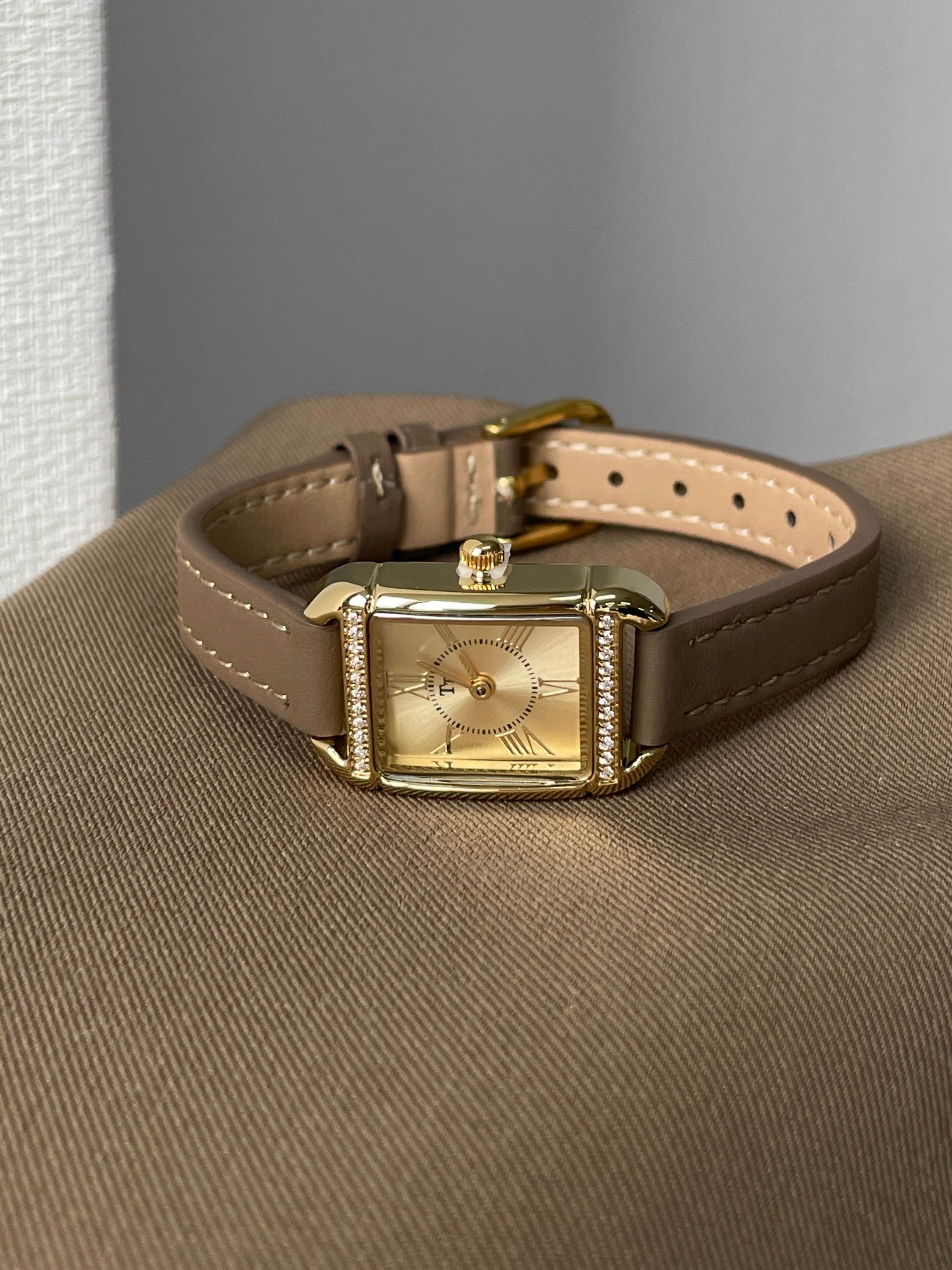 Luxury women's watch, square d - Luxury Watch Values 리뷰 및 가격