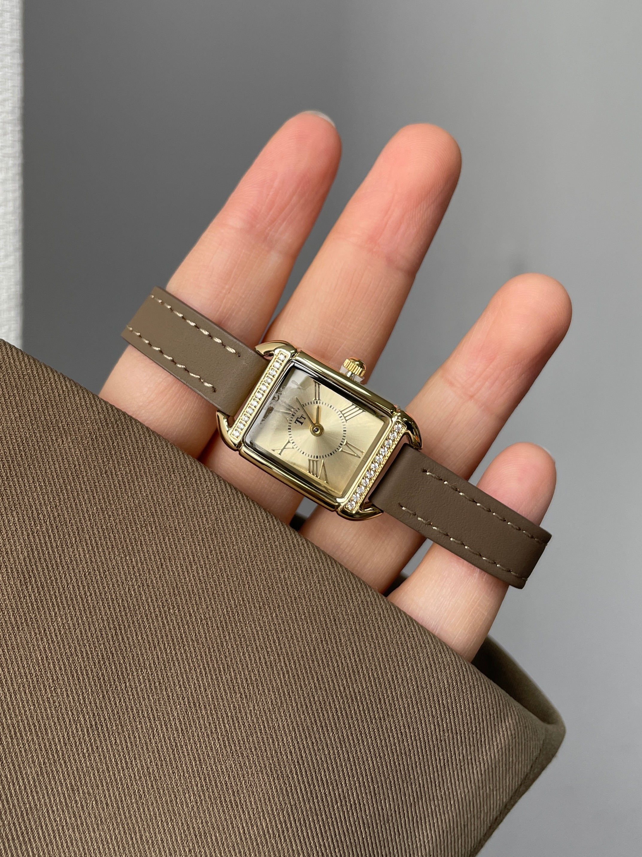 Luxury women's watch, square d - Luxury Watch Values 리뷰 및 가격
