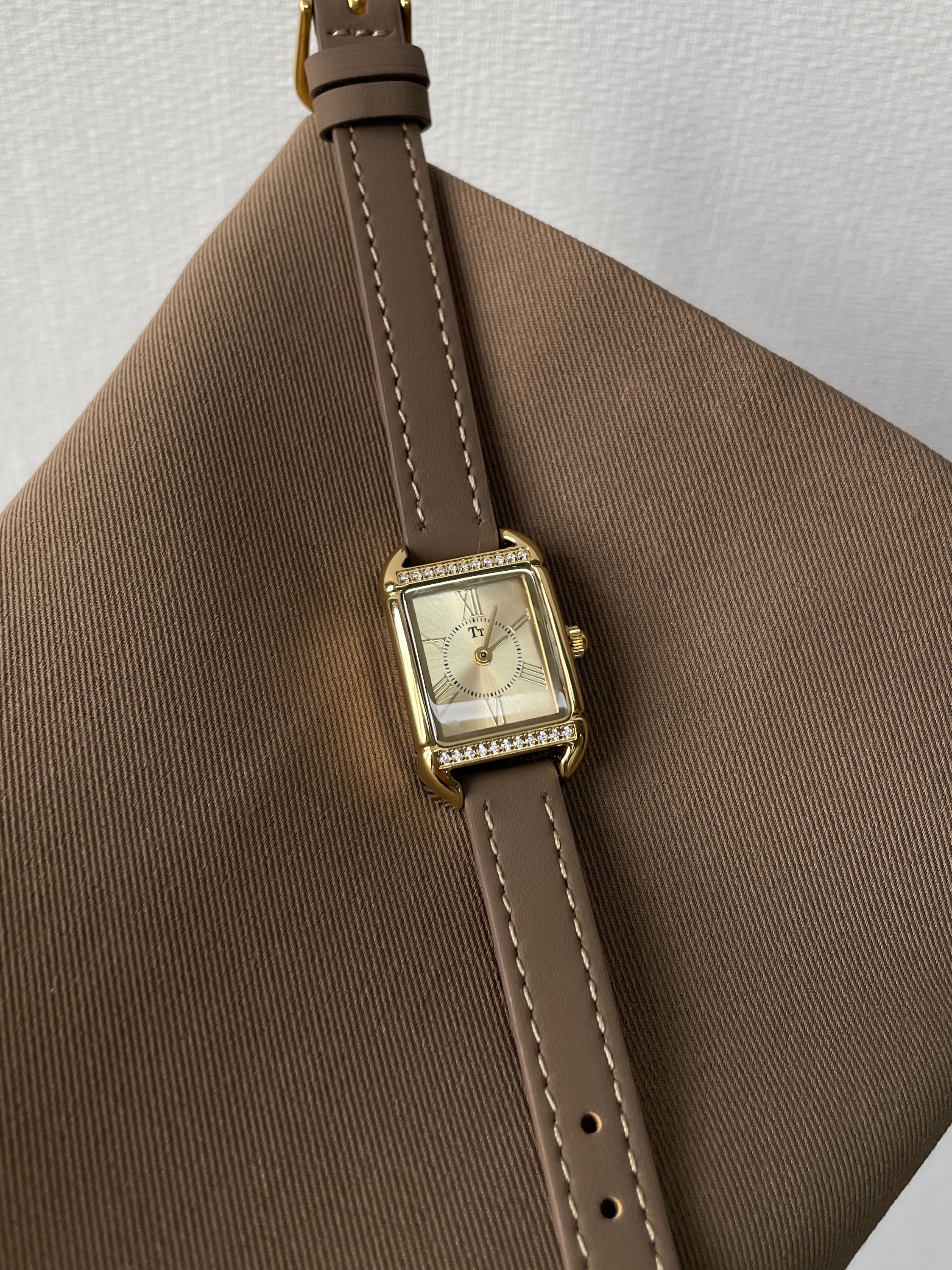 Luxury women's watch, square d - Luxury Watch Values 리뷰 및 가격