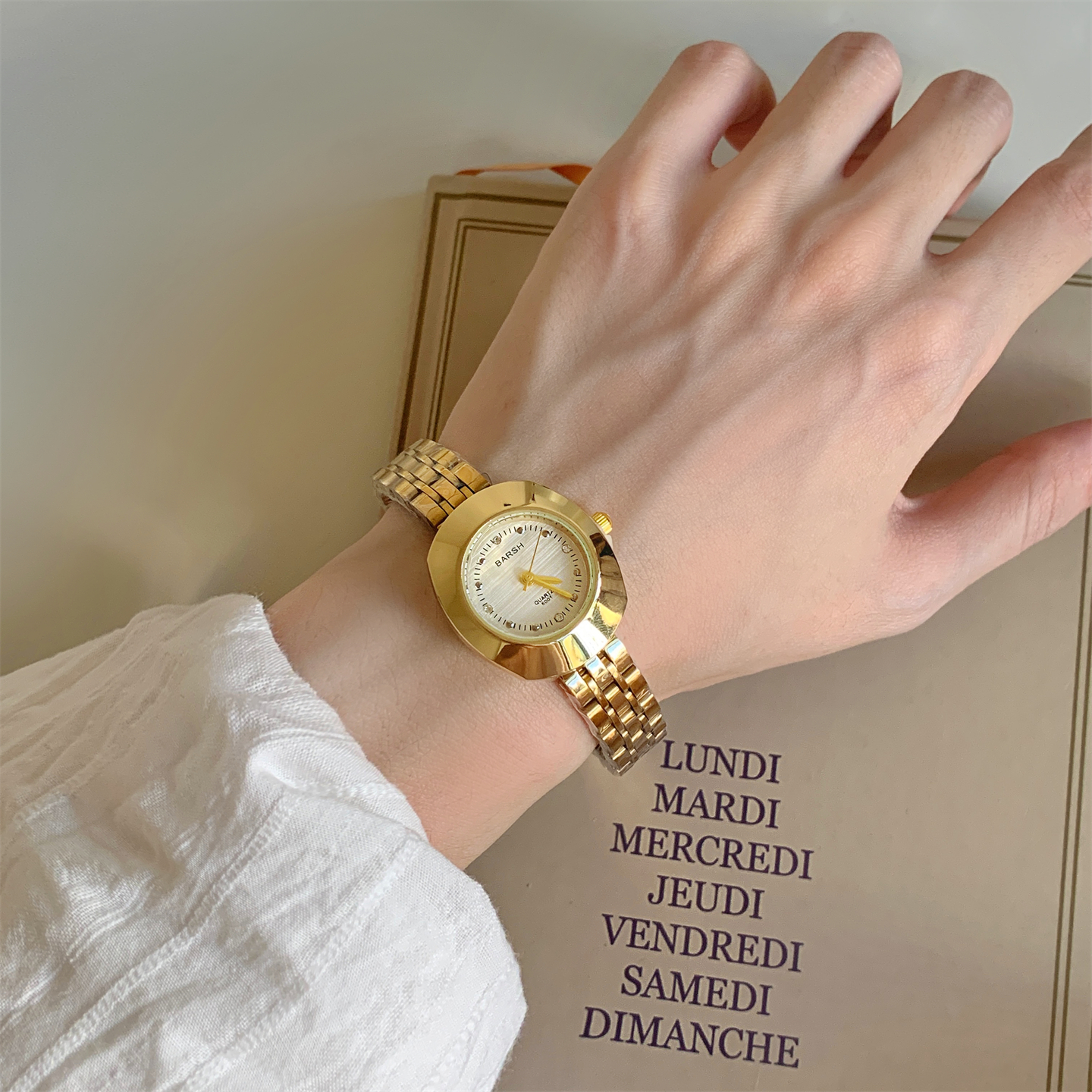 Fashionablelight luxury retro  - Luxury Watch Values 리뷰 및 가격