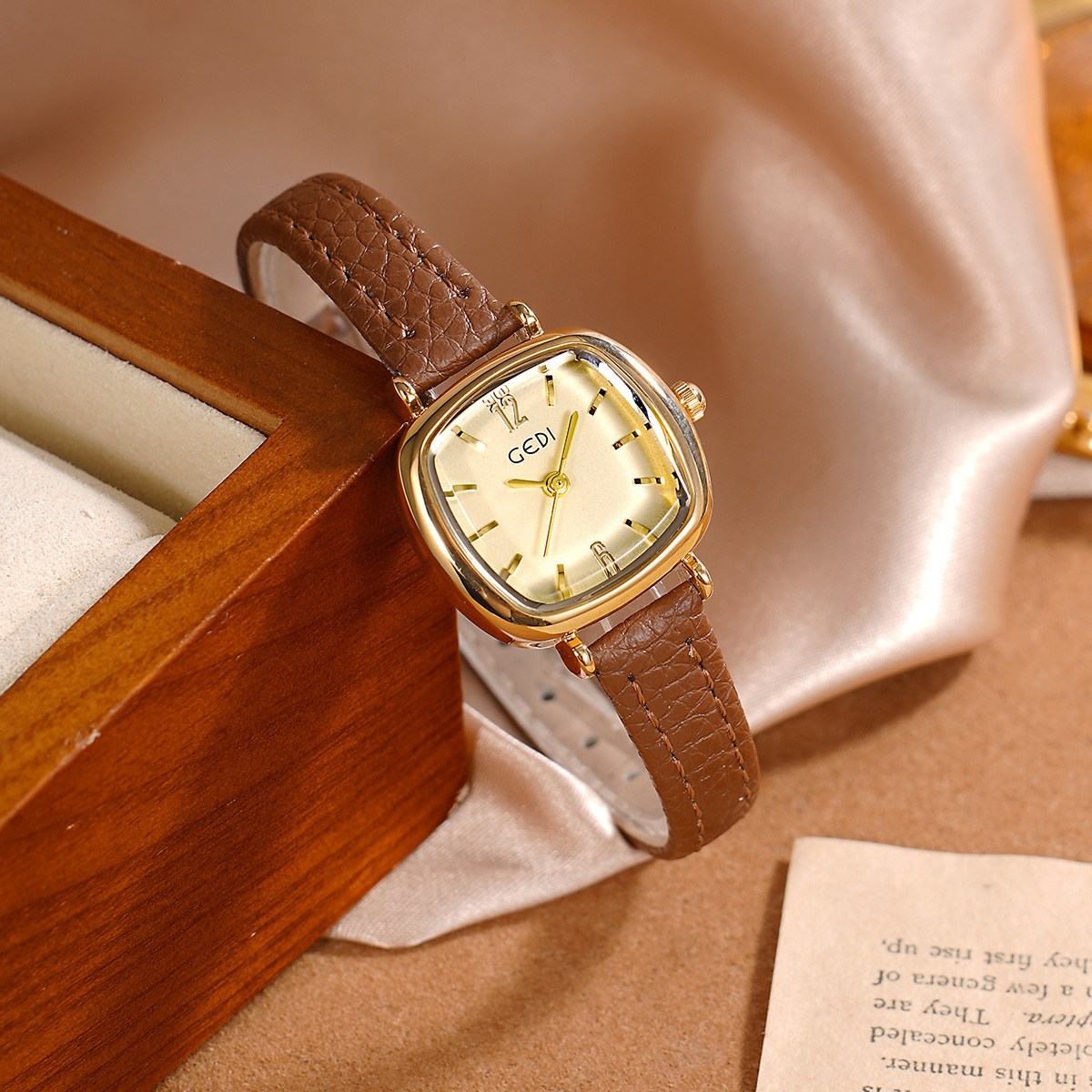 UTHAI 61018 CQ490 Simplicity,  - Luxury Watch Values 리뷰 및 가격